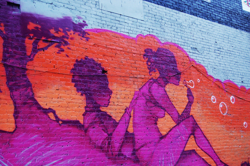 couple mural