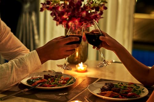 romantic dinner for anniversary