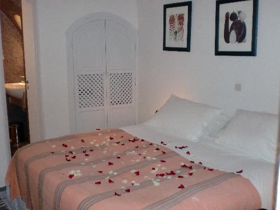 scatter rose petals on your bed